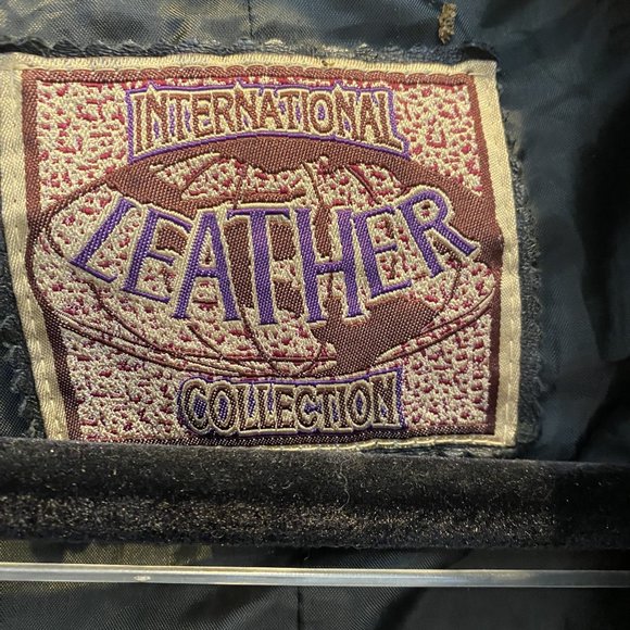 VINTAGE INTERNATIONAL LEATHER COLLECTION -- Leather Trenchcoat, Double-Breasted - Picture 14 of 16